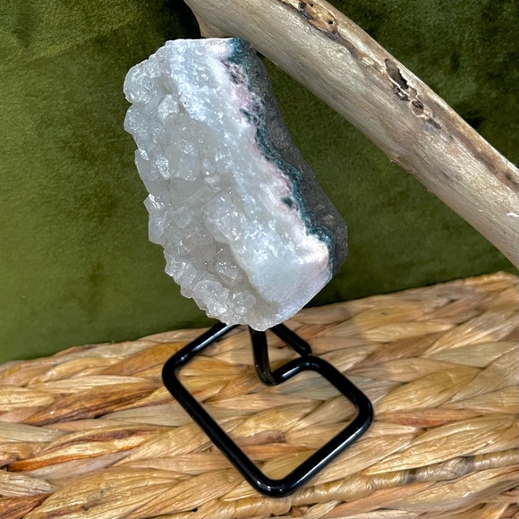Quartz on a stand - Picture 11 of 15